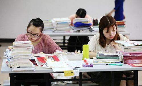 郑州爆料搬宿舍视频最新,搬宿舍视频引发热议，校园生活新篇章开启  第1张